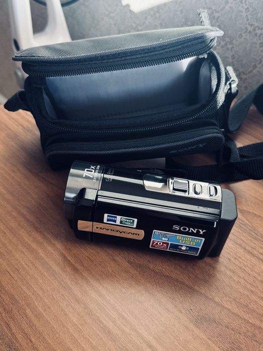 Видеокамера Sony Handycam 70x