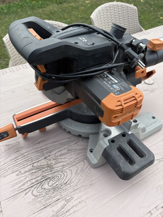 Ferastrau circular de masa