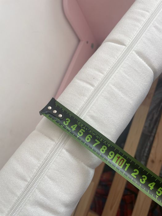 Vând pat roz de copil 90x200 cm.