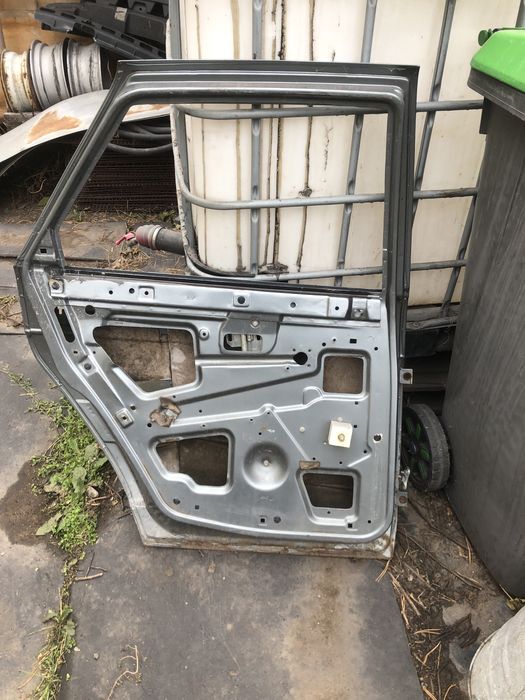 Дверь на приору левая