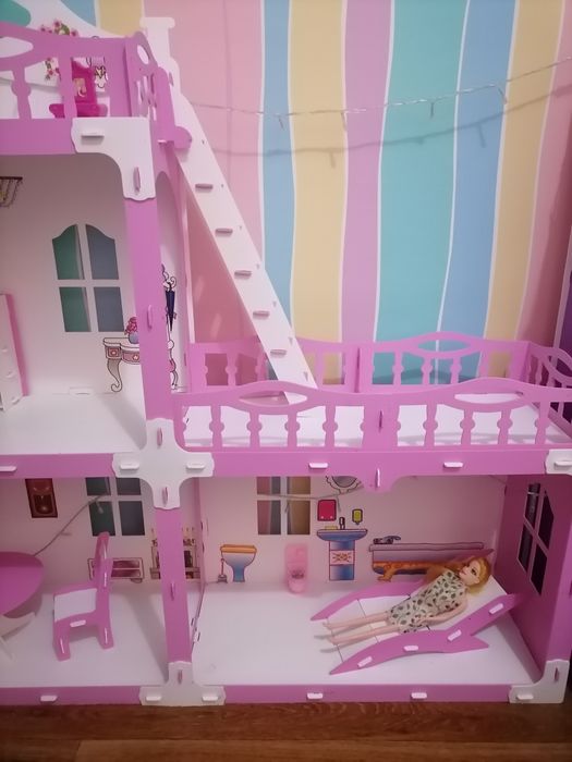 Продам кукольный домик