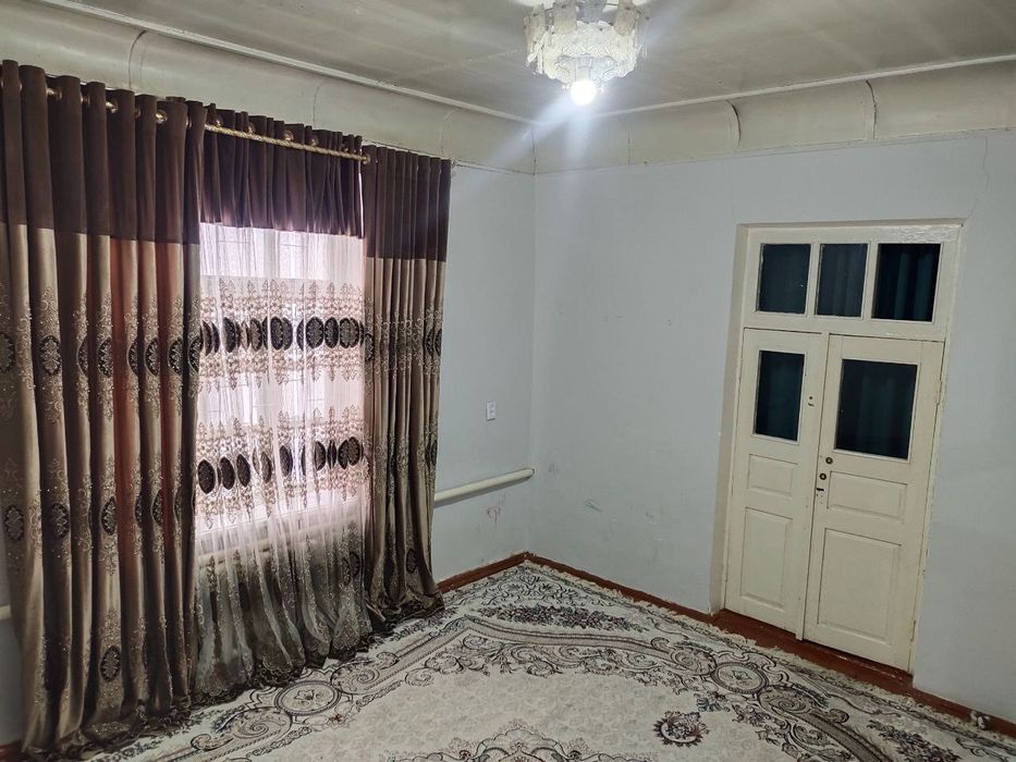 Xovli sotiladi. Eski shahar bozor yonida