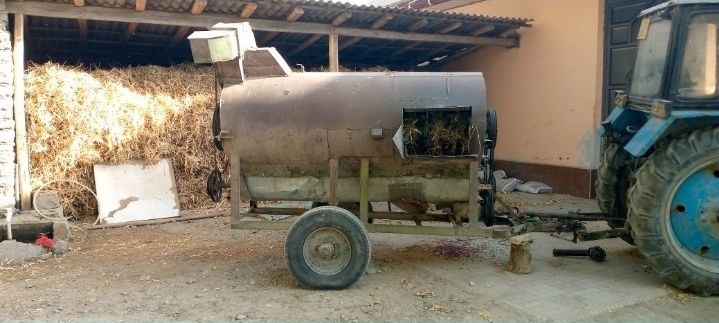 Traktor xachir sotiladi xamma uskunalari bilan arzon narxda pul zarur