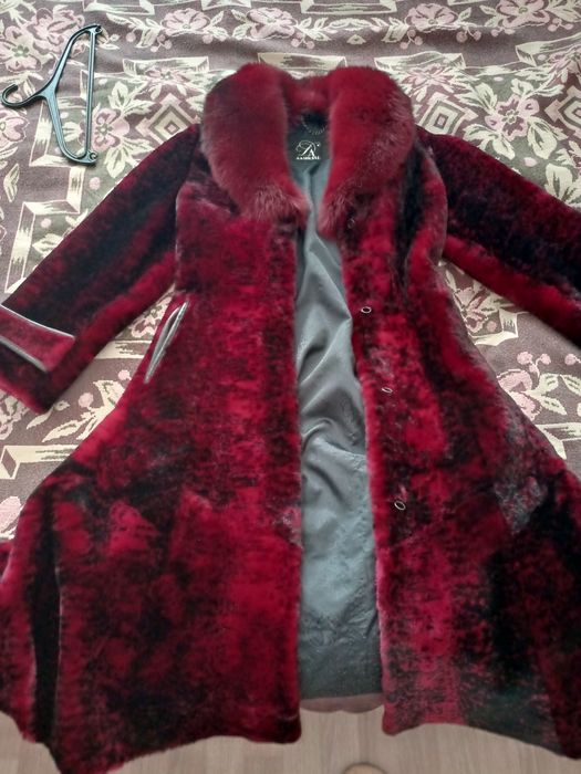 Шуба мутоновая воротник песец