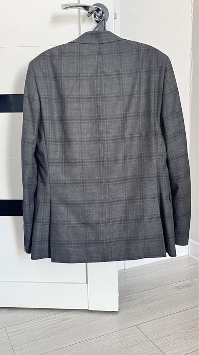 Продаю костюм тройка