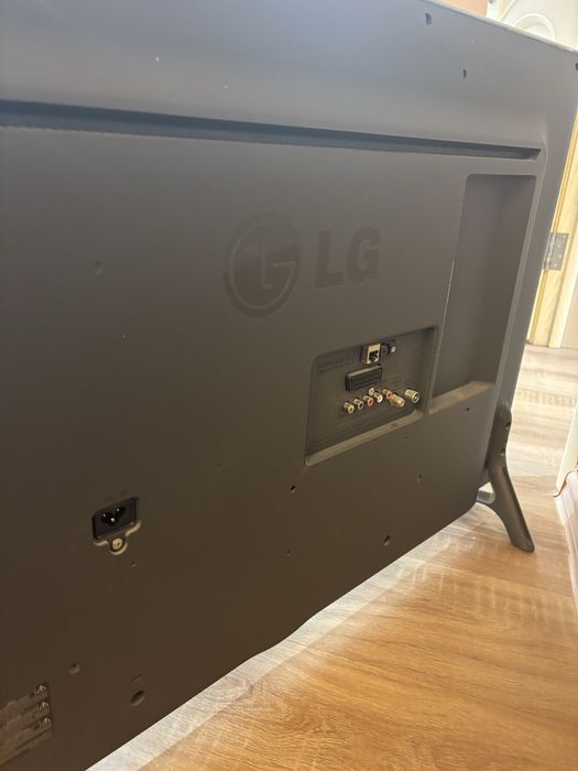 Телевизор lg , диагональ-109см