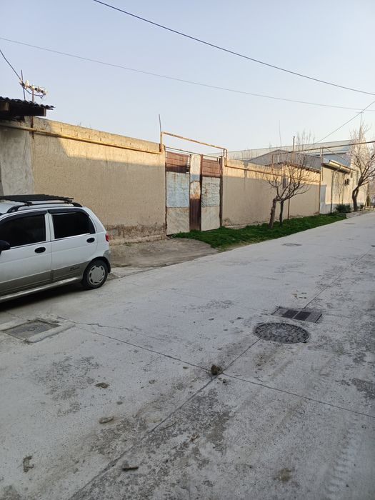 Yer sotiladi zangi ota Tokzor2 mahalada biitonkadan 200 metr kirladi