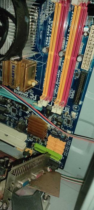 Обменяю все на 8гб ддр4 оперативку плата рабочая оперативки тоже