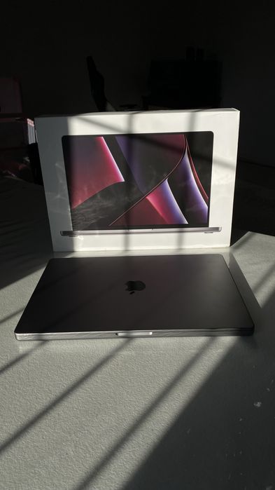 Macbook  M2 pro сатылады срочны