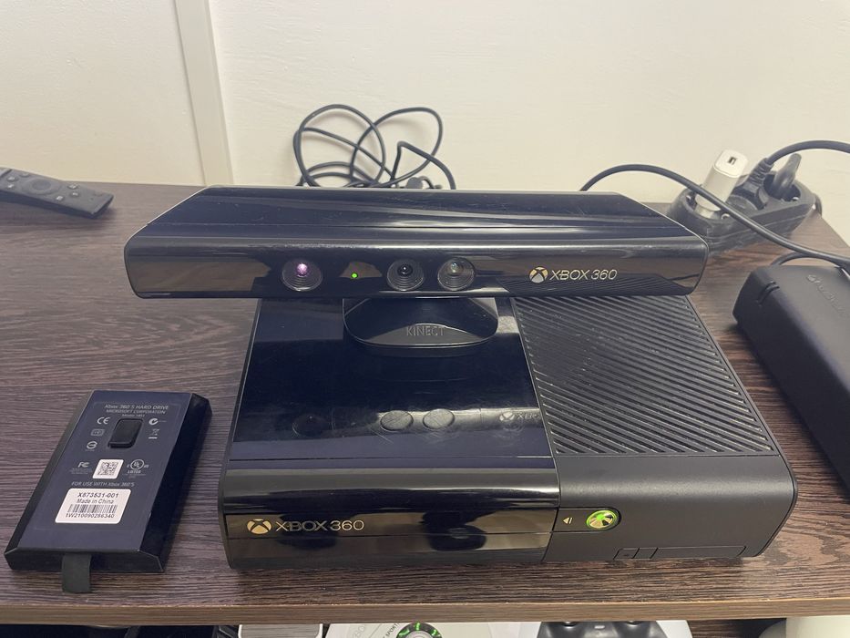 Xbox 360E cu kinect si jocuri