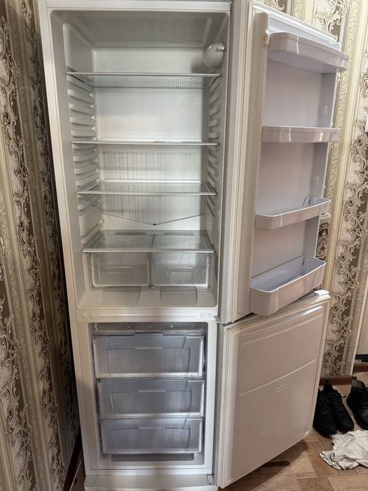 Холодильник Indesit