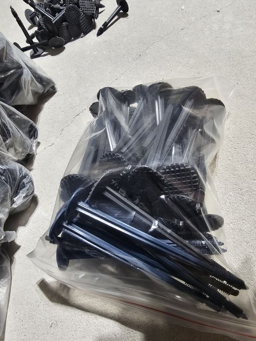 Дюбели за изолация разни размери 800-900 бройки