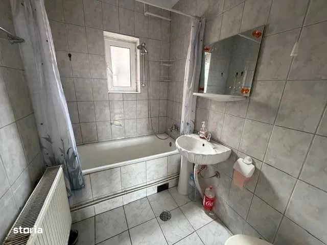 Casa 3 camere singur in curte