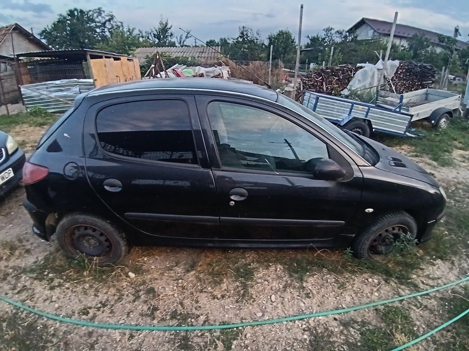 Vând Peugeot 206 Hatchback