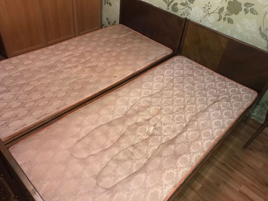 Кровать палированая деревяная