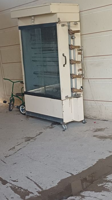 Продаётся гриль аппарат.