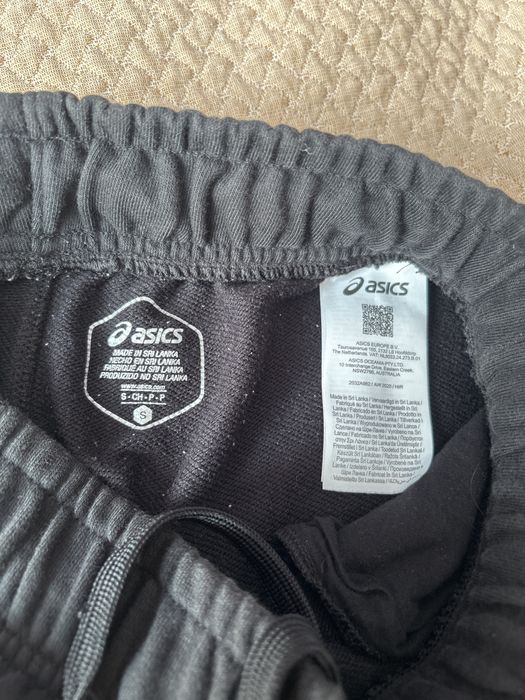 Долнище на asics Размер S , чисто нов