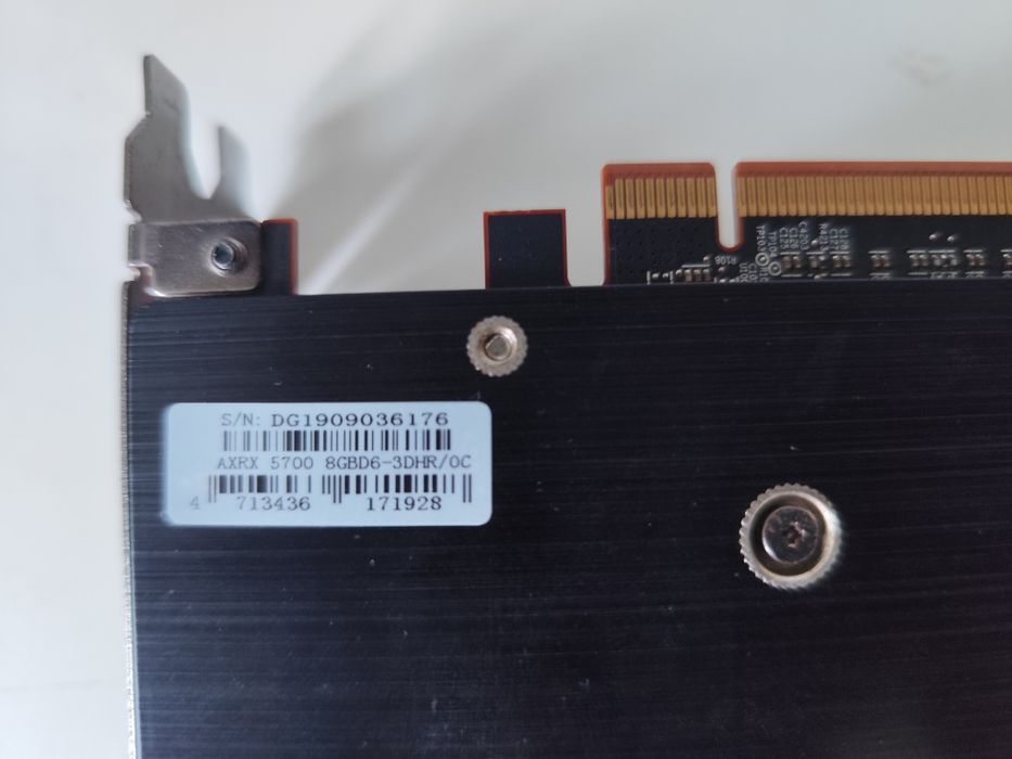 Vând placa video  RX5700