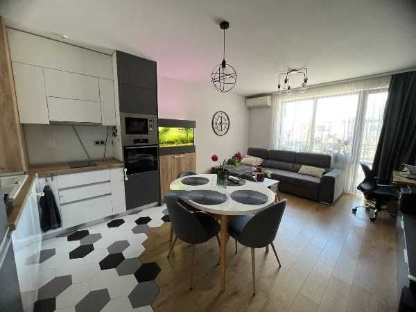 Продава се Тристаен апартамент в Пловдив, Христо Смирненски - 93 кв.м за 1775 €/кв.м - Снимка #1