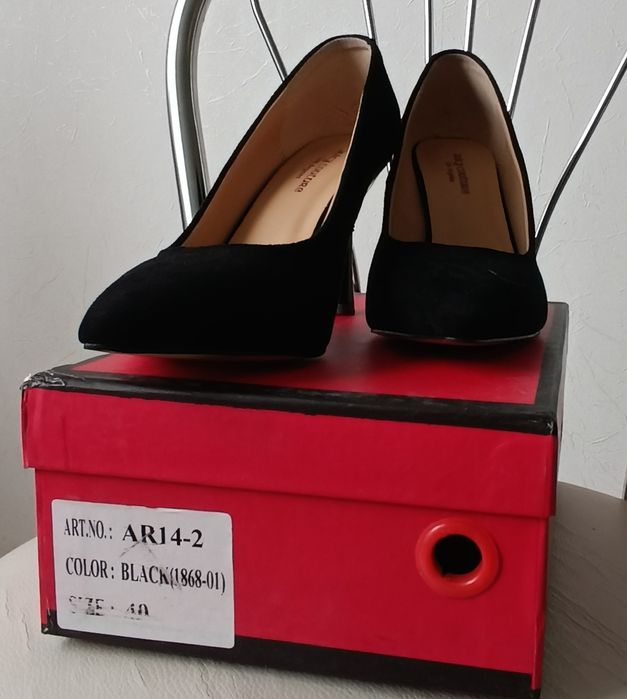 Черные туфли из замши