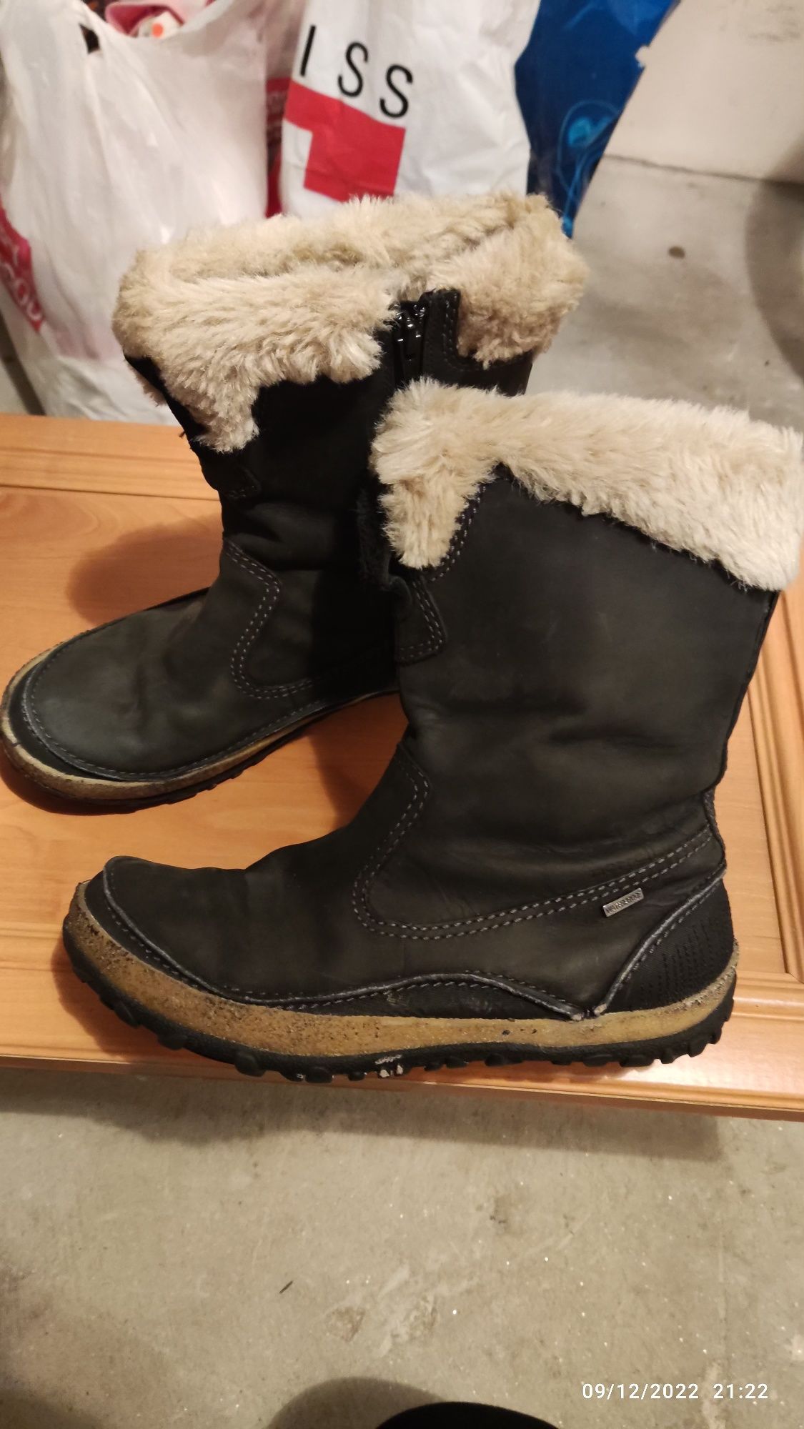 Merrell hotsell taiga boots