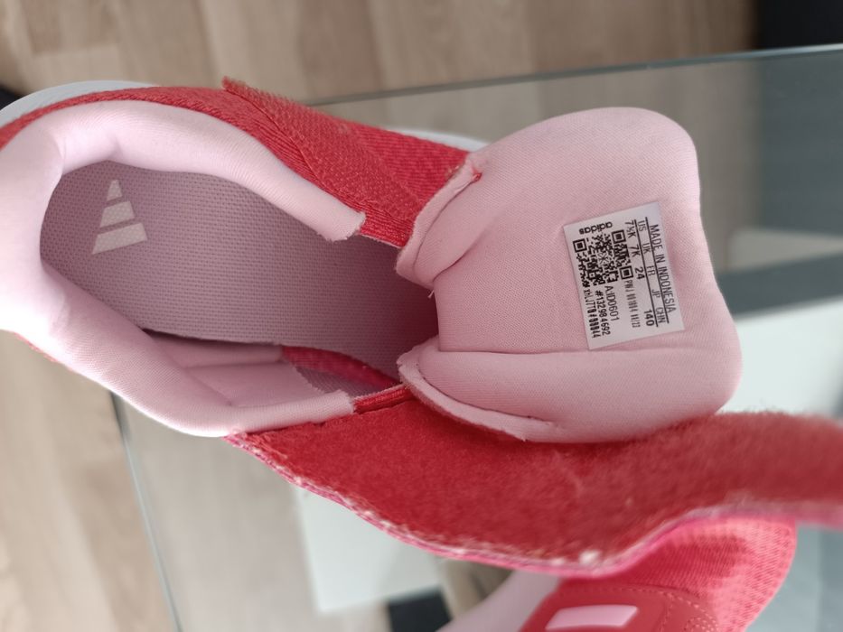 Маратонки Adidas  ном 24