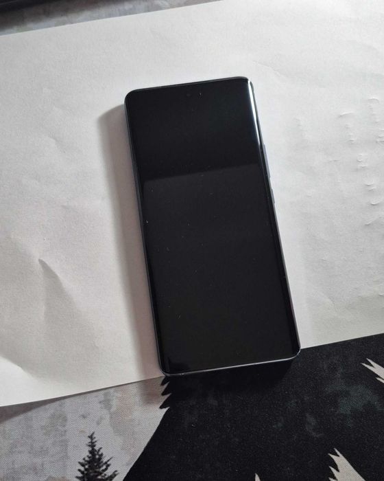 Huawei nova 9 леко пукнат