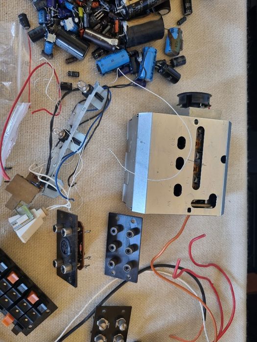 Pachet dif Condensatori, componente Kenwood KR 5200, etc