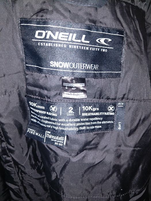 Echipament snowboard / ski ( placa , pantaloni geaca, mănuși, casca )