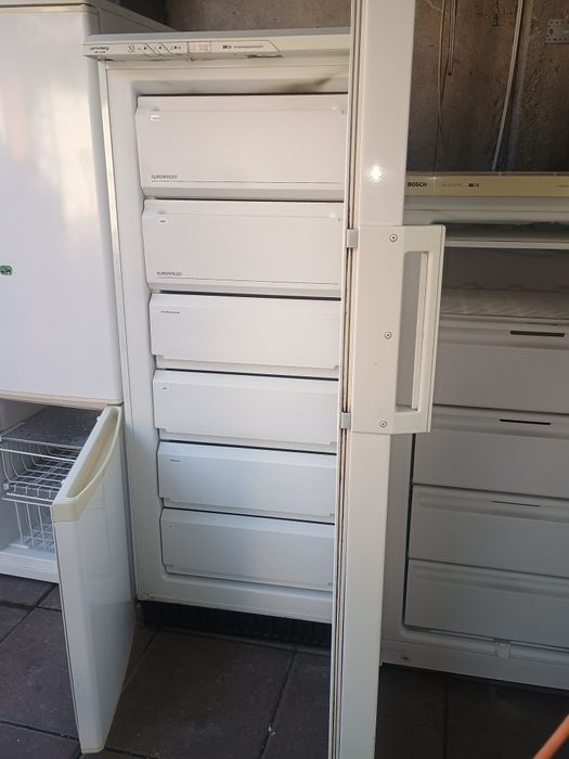 Frigider cu congelator artic 2/3 sertare, congelator AEG 230 l