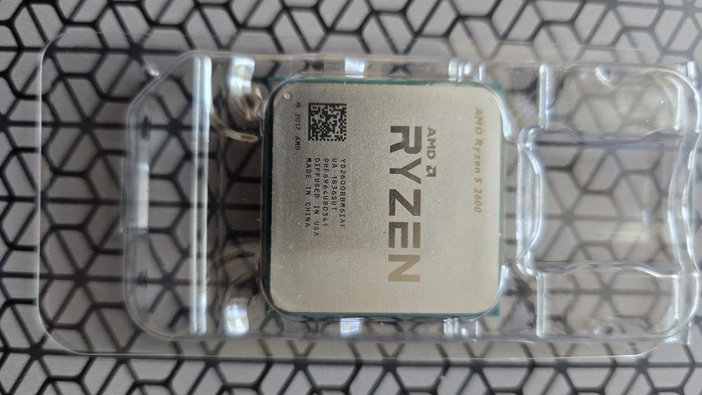 Pachet Upgrade Gaming: RX 6600 8GB + Ryzen 5 2600 + 16GB DDR4 2400 MHz + Sursă 750W