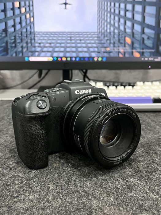 Продам Canon  eos rp с объективом 50mm