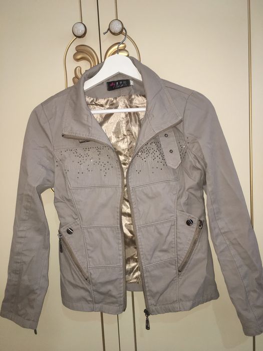 Плащовка костюм бежевый цвет