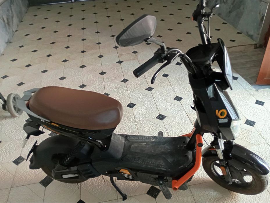 Хорошие скутер ARIVO 700 продается