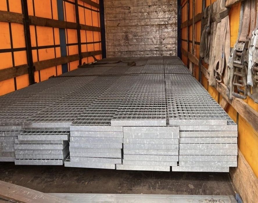 Trepte si gratare zincate, avem maimulte modele si dimensiuni pe stoc
