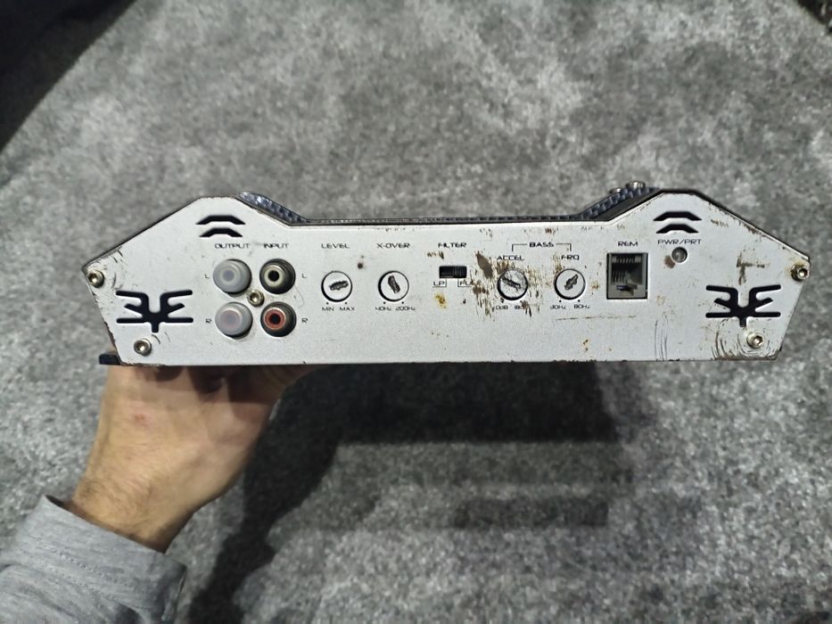 Vând amplificator auto