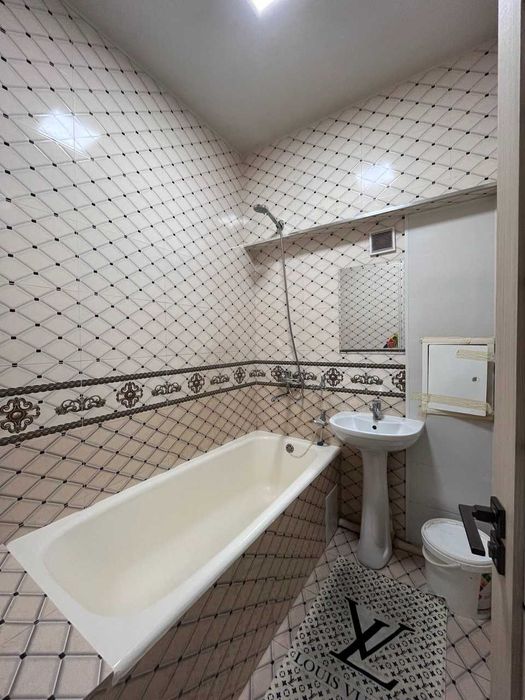 продаётся квартира 2/4/9 в Шайхонтахурском районе Самарканд Дарвоза ER