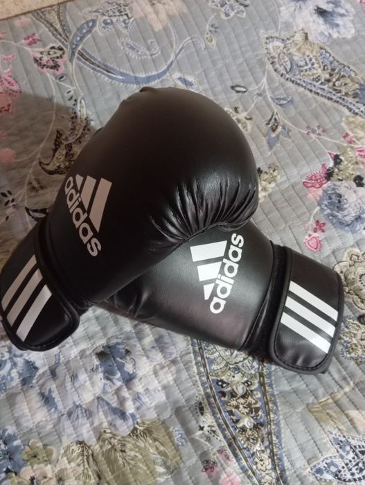 Boks  uchun adidas DAN qora rangli perchatki