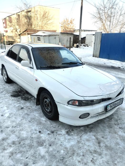 Машина Митсубиси Галант