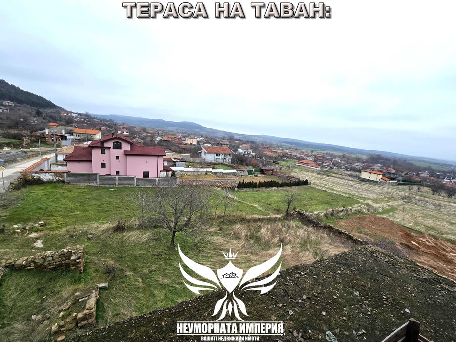 Продавам тристаен апартамент 128кв. с гараж, таван и изба в гр.Хисаря