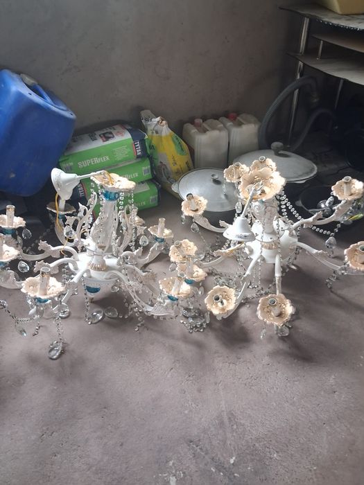 Продаются люстры