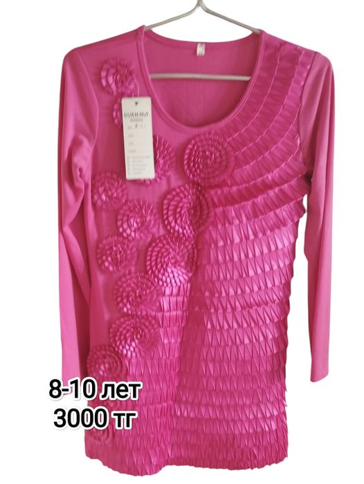 Продам платья на девочку новые