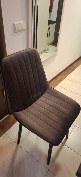 Продавам 3 бр. трапезни столове