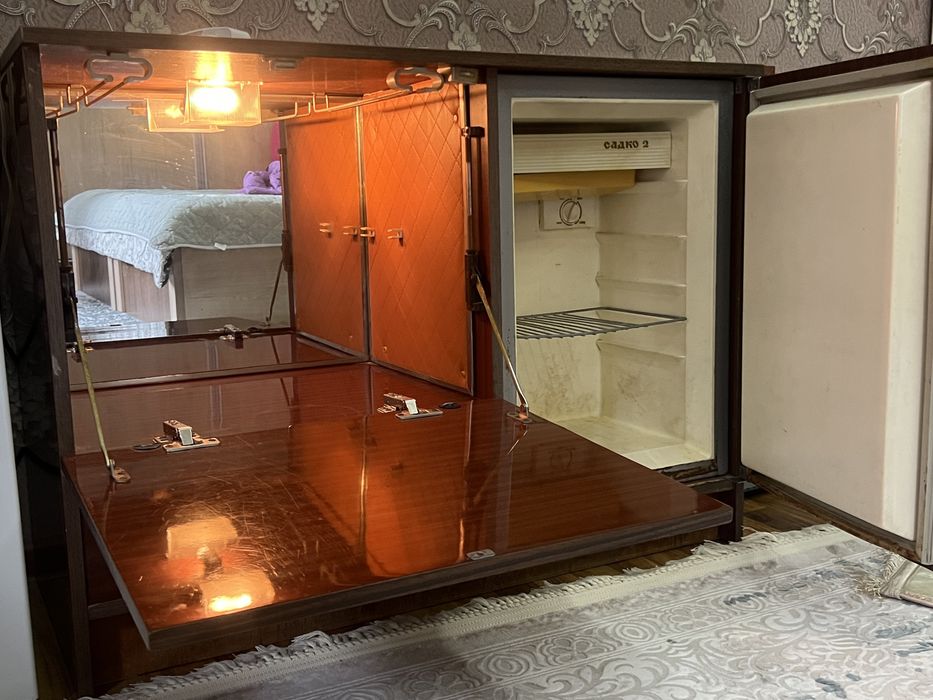 Бар холодильник в хорошом состаяние