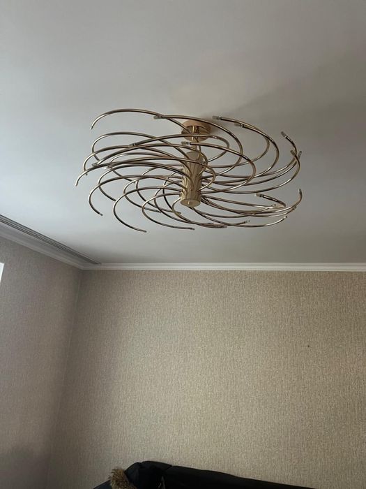 Люстра б/у рабочая