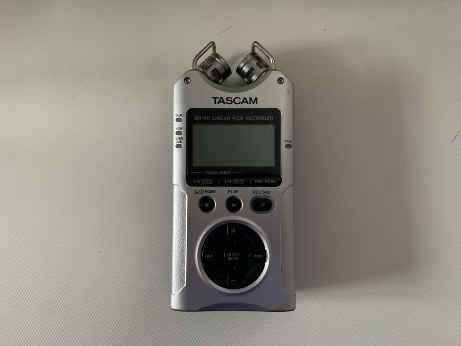 Профессиональный рекордер микрофон Tascam DR-40