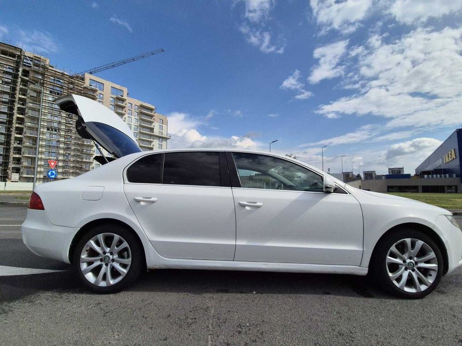 Vând Skoda Superb, an 2010, o mașină spațioasă, confortabilă și fiabilă, perfectă pentru familie