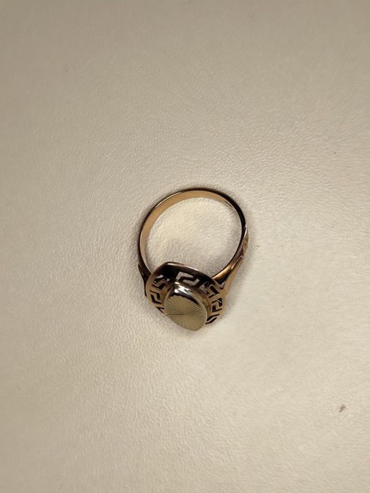 продам золотое кольцо