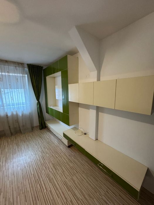 Inchiriez apartament 2 camere decomandat