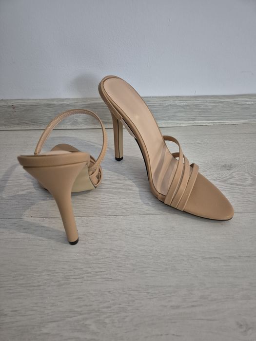 Sandale noi cu toc ,mărimea 37